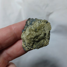 Charger l&#39;image dans la galerie, Epidote des Pyrénées
