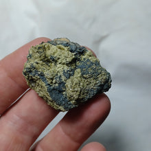 Charger l&#39;image dans la galerie, Epidote des Pyrénées
