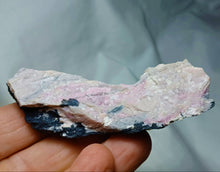 Charger l&#39;image dans la galerie, Rhodochrosite des Pyrénées
