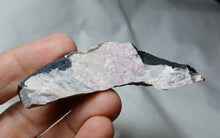 Charger l&#39;image dans la galerie, Rhodochrosite des Pyrénées
