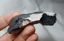 Charger l&#39;image dans la galerie, Rhodochrosite des Pyrénées
