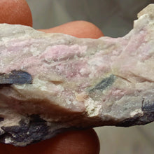 Charger l&#39;image dans la galerie, Rhodochrosite des Pyrénées
