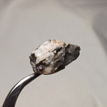 Load image into Gallery viewer, Zircons des Pyrénées
