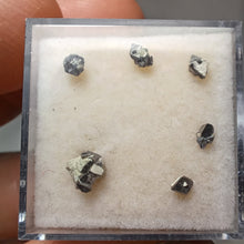 Charger l&#39;image dans la galerie, Arsénopyrite de l&#39;Allier
