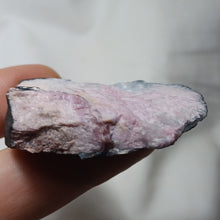 Load image into Gallery viewer, Friedelite et Rhodochrosite des Pyrénées
