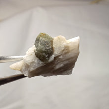 Charger l'image dans la galerie, Saphir des Pyrénées
