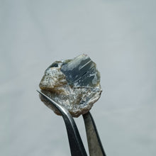 Charger l'image dans la galerie, Saphir des Pyrénées
