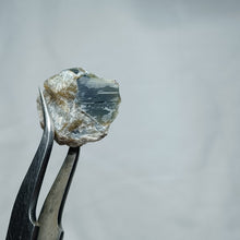 Charger l'image dans la galerie, Saphir des Pyrénées
