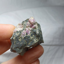 Load image into Gallery viewer, Corindon rubis de l'Aveyron
