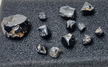 Charger l'image dans la galerie, Spinelles noirs de Haute Loire
